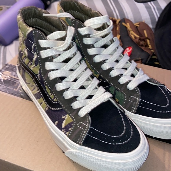 Vans - Picture 1 of 5